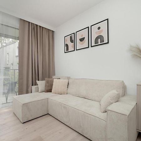 Exceptional Apartment With Parking By Noclegi Renters Katowice Bagian luar foto