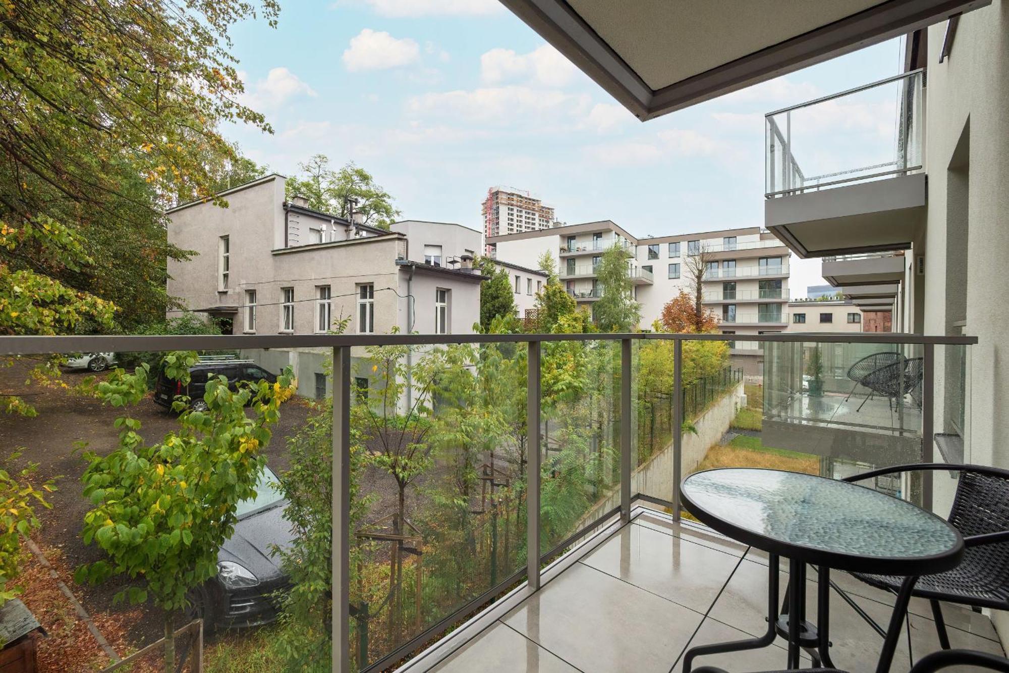 Exceptional Apartment With Parking By Noclegi Renters Katowice Bagian luar foto