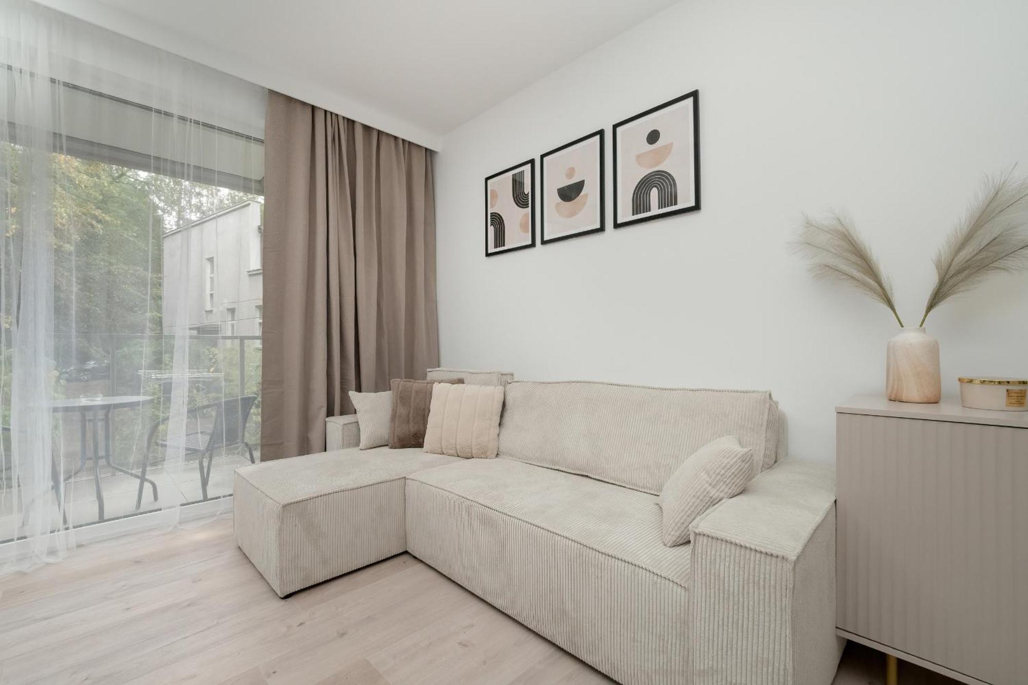 Exceptional Apartment With Parking By Noclegi Renters Katowice Bagian luar foto